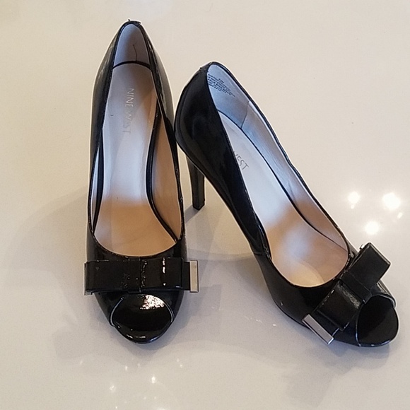 nine west closed toe heels